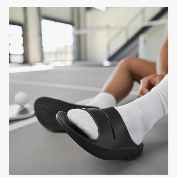 OOFOS OOahh Recovery Slide - Women’s and Men’s Sz 7 Women’s or Sz 5 Men’s - Picture 2 of 9